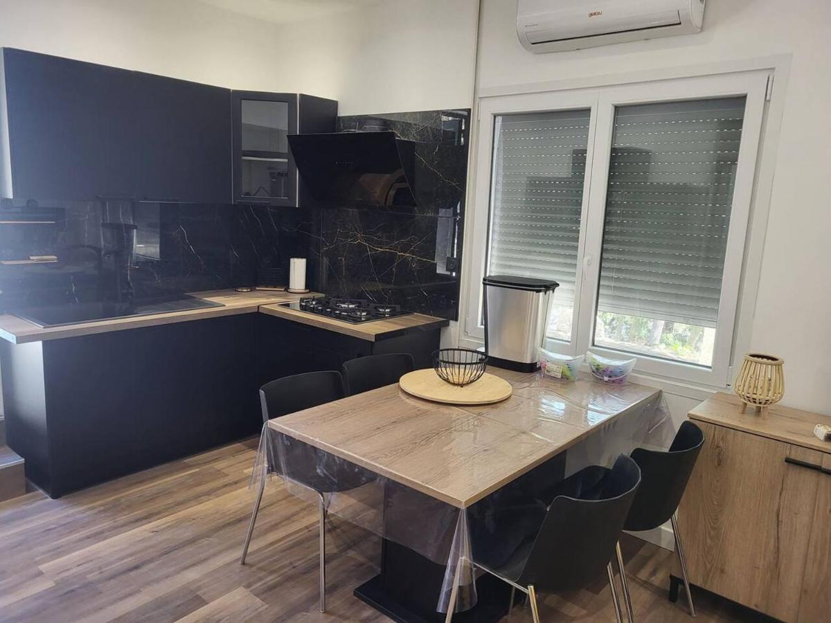 Appartement Jacuzzi Narbonne Buitenkant foto